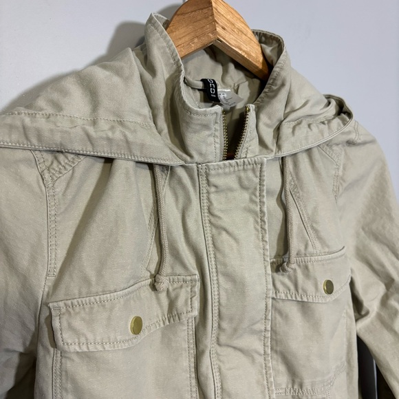 H&M Divided Beige Light Jacket - Size 10 - Picture 8 of 9